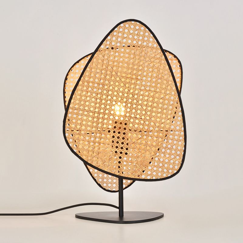 Lamppo Tischlampe mit Rattan Schirm Metall Tischleuchte Lineare Form  Tischlampe für Schlafzimmer – lamplightsdesign